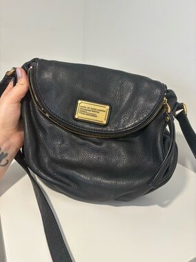 Marc Jacobs Classic Q Natasha Crossbody bag in black with gold hardware